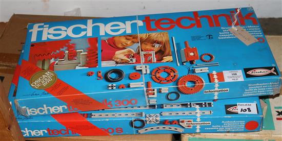 Collection of Fischer Technik 100, 200, 300 boxed kits, X24 Electronic Kit by Radionic & a Hanimex Projector